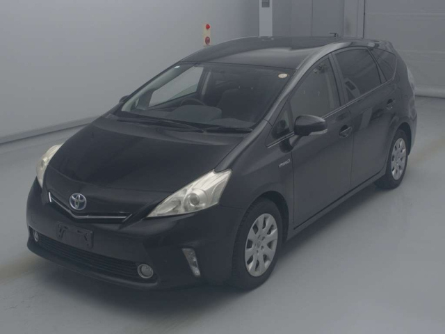 TOYOTA PRIUS ALPHA 2011