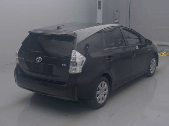 TOYOTA PRIUS ALPHA 2011