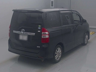 TOYOTA NOAH 2013