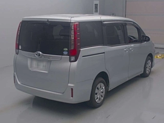 TOYOTA NOAH 2015