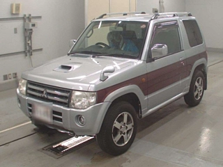 MITSUBISHI PAJERO MINI 2010