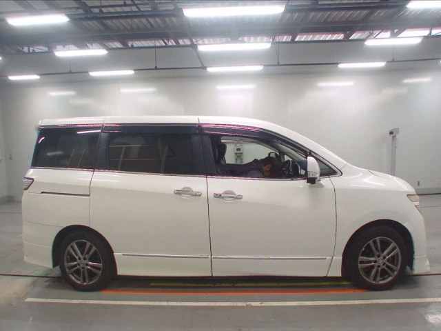 NISSAN ELGRAND 2012
