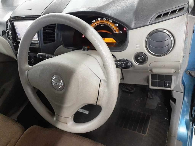 NISSAN ROOX 2011