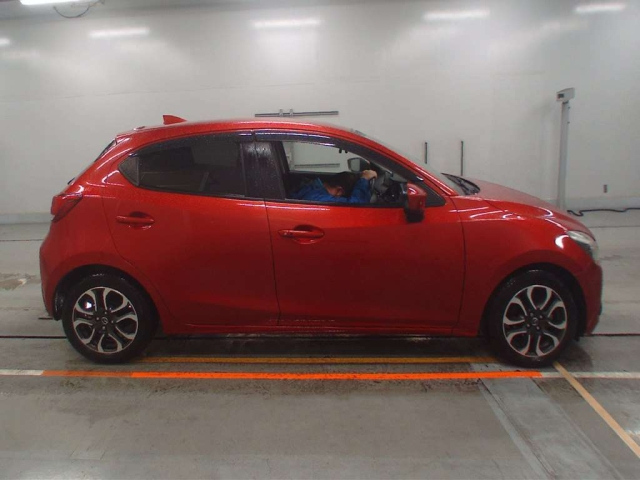 MAZDA DEMIO 2016