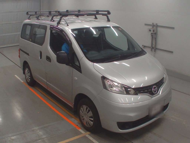 NISSAN NV200 2019