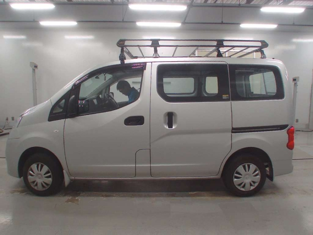 NISSAN NV200 2019