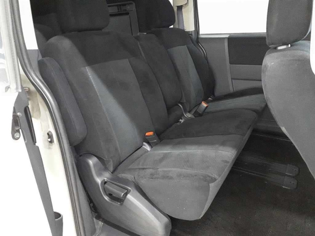 MITSUBISHI DELICA D5 2010