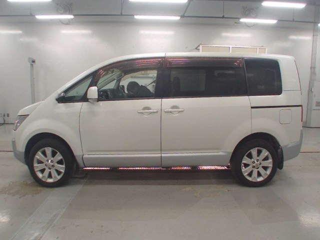 MITSUBISHI DELICA D5 2010