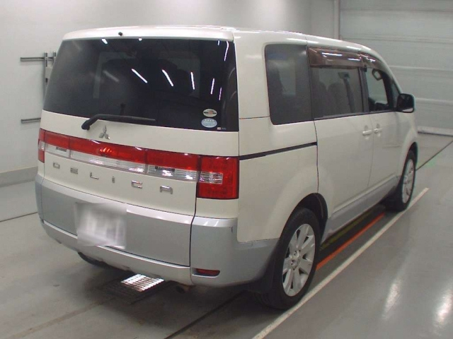 MITSUBISHI DELICA D5 2010