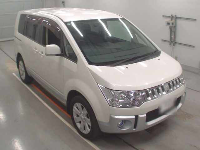 MITSUBISHI DELICA D5 2010