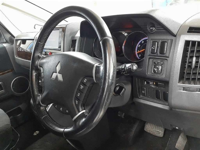 MITSUBISHI DELICA D5 2010