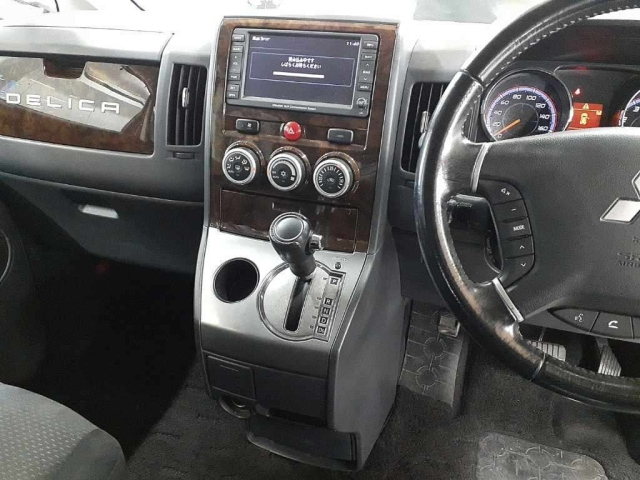 MITSUBISHI DELICA D5 2010