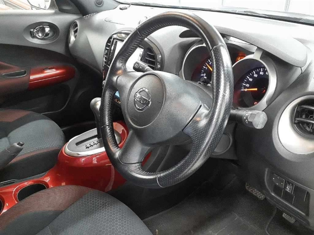 NISSAN JUKE 2012