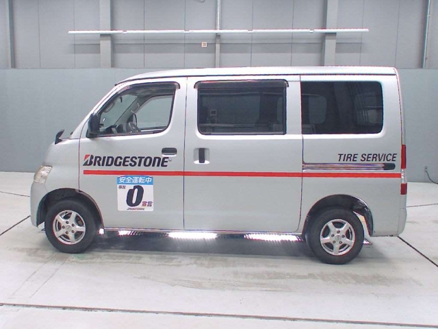 TOYOTA TOWN ACE VAN 2017