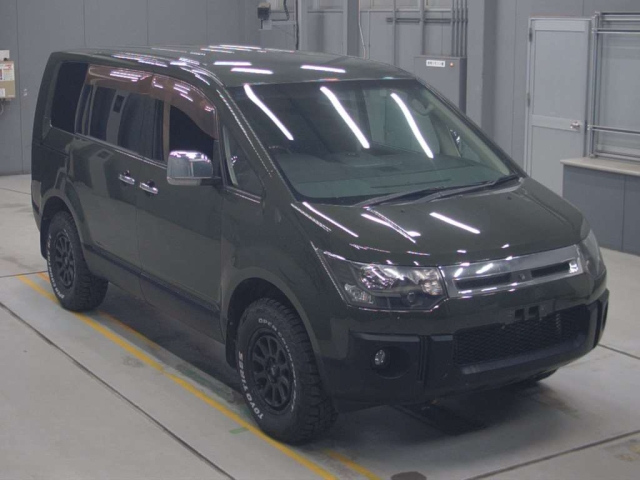 MITSUBISHI DELICA D5 2010