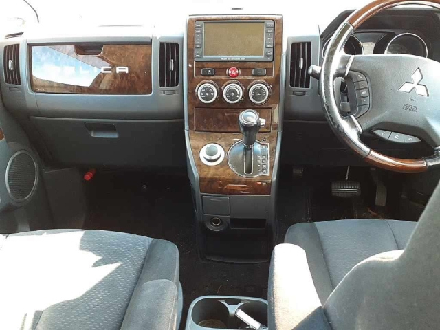 MITSUBISHI DELICA D5 2010