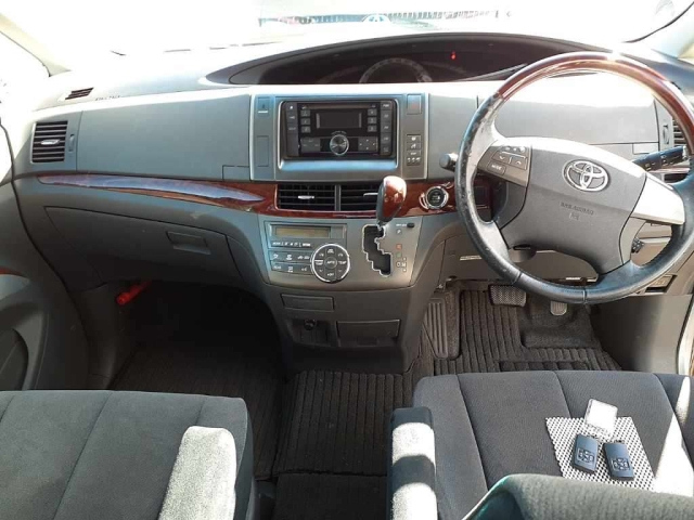 TOYOTA ESTIMA 2010