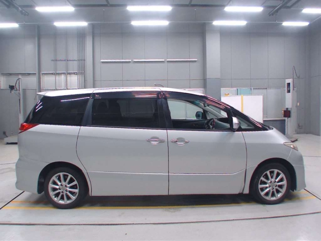 TOYOTA ESTIMA 2010