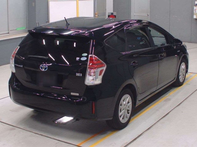 TOYOTA PRIUS ALPHA 2015