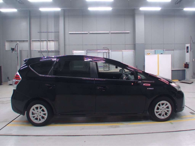 TOYOTA PRIUS ALPHA 2015