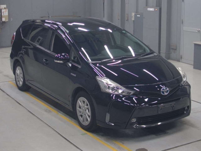 TOYOTA PRIUS ALPHA 2015