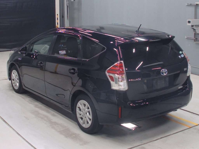 TOYOTA PRIUS ALPHA 2015