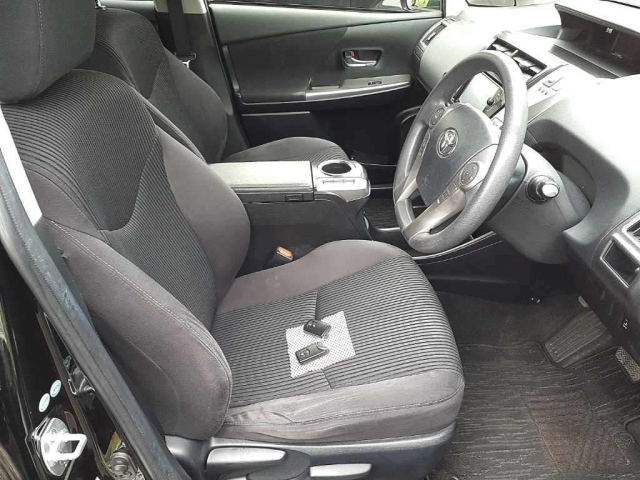 TOYOTA PRIUS ALPHA 2015