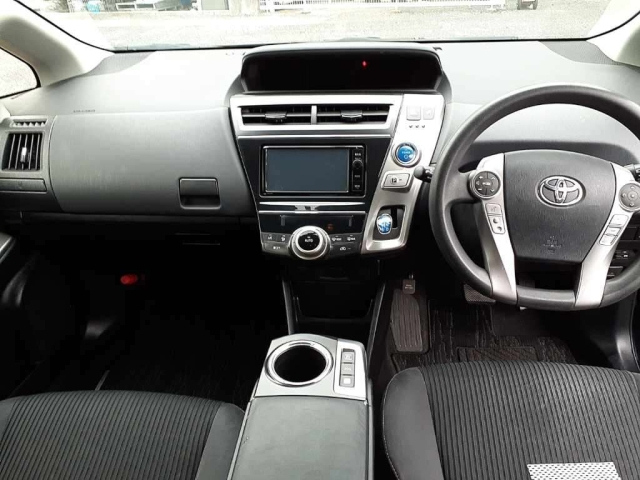 TOYOTA PRIUS ALPHA 2015