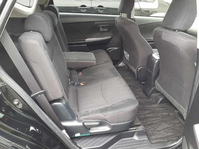 TOYOTA PRIUS ALPHA 2015