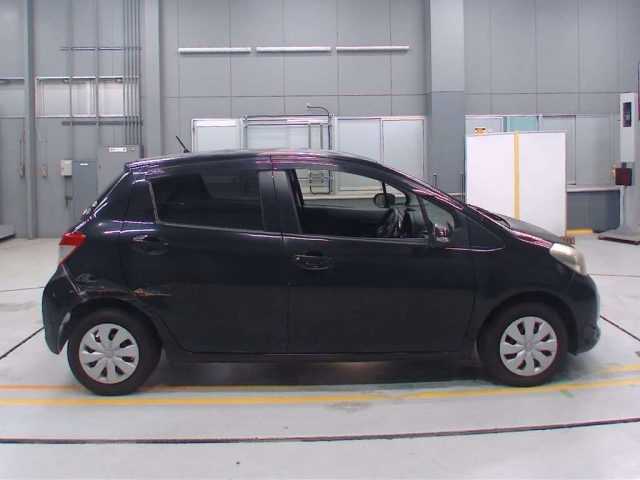 TOYOTA VITZ 2012