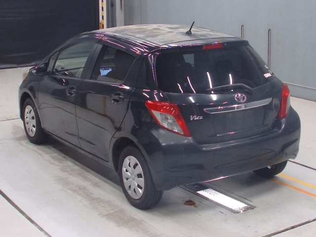 TOYOTA VITZ 2012