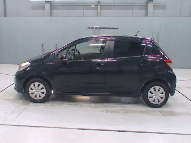 TOYOTA VITZ 2012