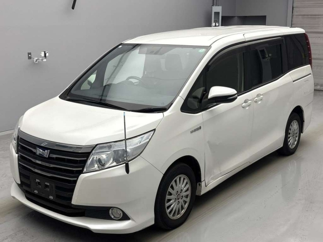 TOYOTA NOAH 2015