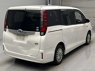 TOYOTA NOAH 2015
