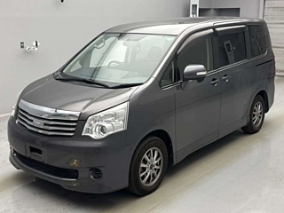 TOYOTA NOAH 2013