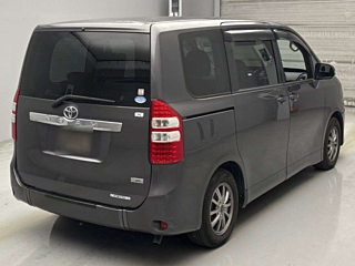 TOYOTA NOAH 2013