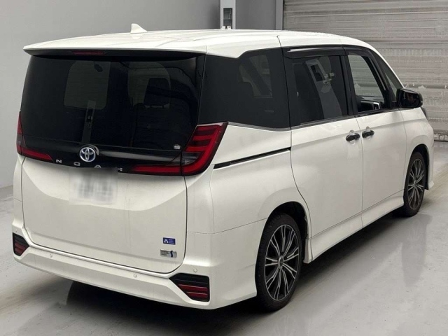 TOYOTA NOAH 2022