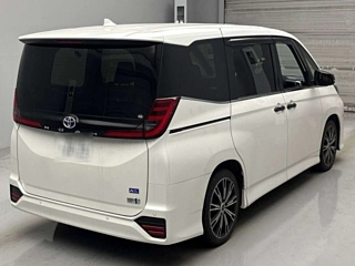 TOYOTA NOAH 2022