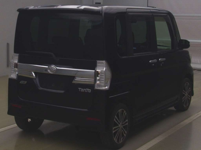 DAIHATSU TANTO 2015