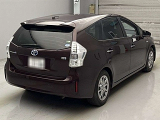 TOYOTA PRIUS ALPHA 2015