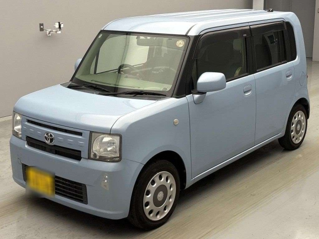 TOYOTA PIXIS SPACE 2016
