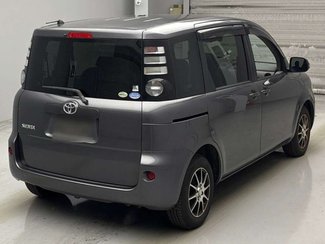 TOYOTA SIENTA 2010