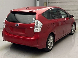 TOYOTA PRIUS ALPHA 2011