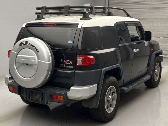 TOYOTA FJ CRUISER 2011
