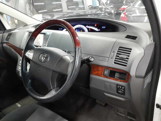 TOYOTA ESTIMA 2010