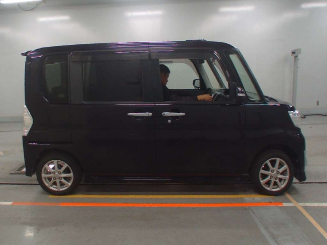 DAIHATSU TANTO 2014
