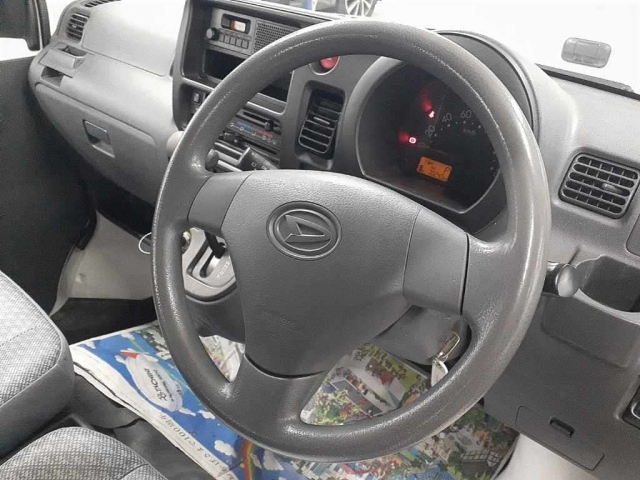 DAIHATSU HIJET VAN 2017