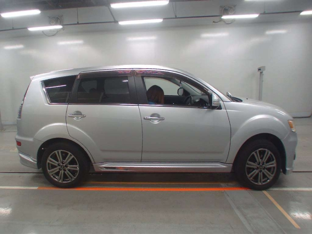MITSUBISHI OUTLANDER 2011