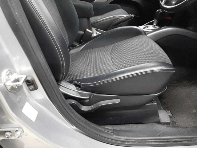 MITSUBISHI OUTLANDER 2011