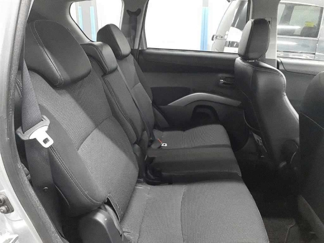 MITSUBISHI OUTLANDER 2011